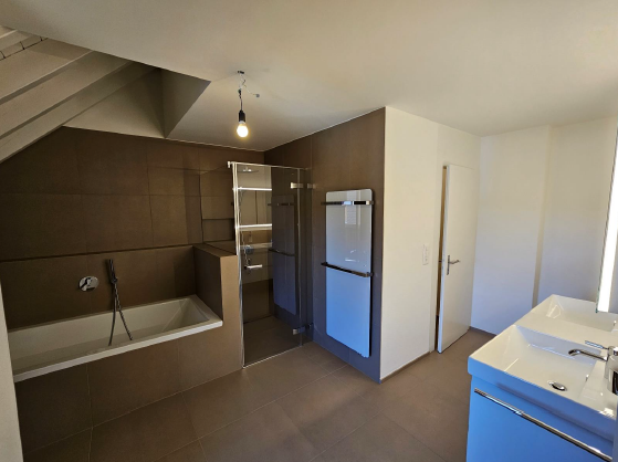 ERSTVERMIETUNG: GROSSZÜGIGE 4.5-ZIMMER-MAISONETTE IN RÜMLANG 9