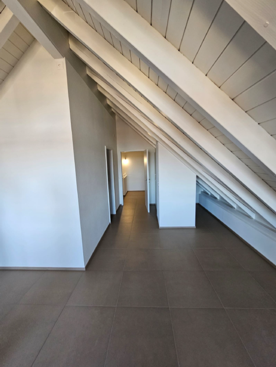 ERSTVERMIETUNG: GROSSZÜGIGE 4.5-ZIMMER-MAISONETTE IN RÜMLANG 4