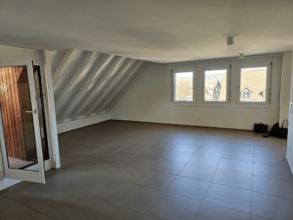 ERSTVERMIETUNG: GROSSZÜGIGE 4.5-ZIMMER-MAISONETTE IN RÜMLANG 7