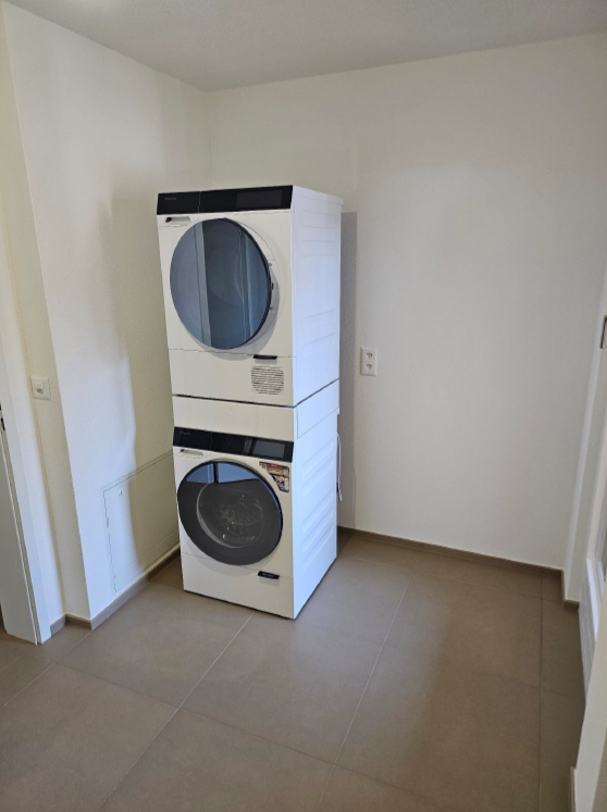 ERSTVERMIETUNG: GROSSZÜGIGE 4.5-ZIMMER-MAISONETTE IN RÜMLANG 11