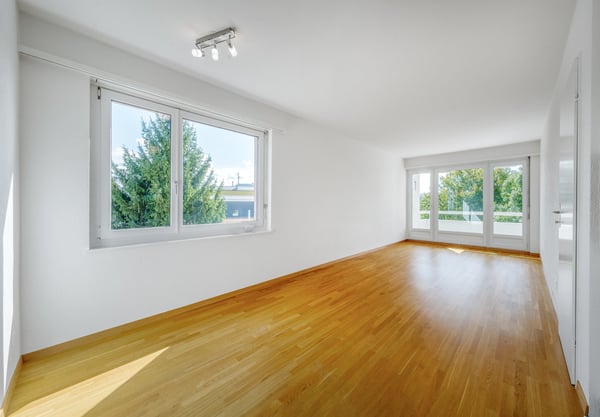 praktische Wohnung mit Balkon und fernsicht an beliebter Lage in Volketswil 2