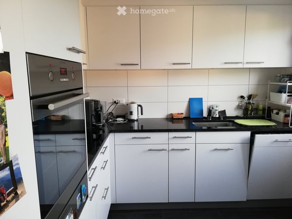 Charmante 4.5-Zimmer-Wohnung mit Balkon und Bergblick in Thun 2