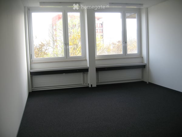 zentral gelegenes, helles Einzelbüro 3