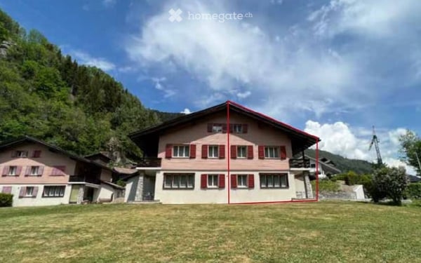 Charmantes 4.5-Zimmer-Doppeleinfamilienhaus in Danis, Graubünden 1