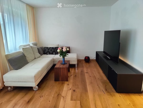 Charmantes 4.5-Zimmer-Doppeleinfamilienhaus in Danis, Graubünden 5