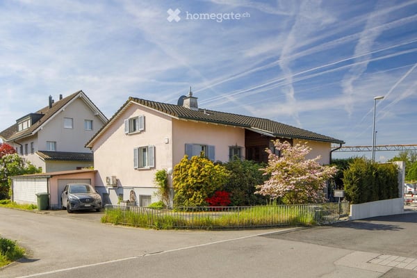 Charmantes Einfamilienhaus an ruhiger Lage in Cham (Baulandgrundstück) 1