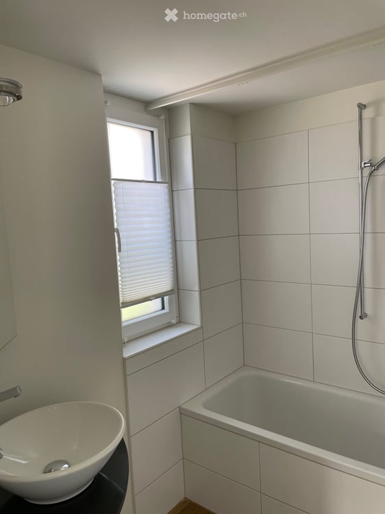 Charmante 4.5-Zimmer-Altbauwohnung mit 2 Balkonen in Altdorf UR 7