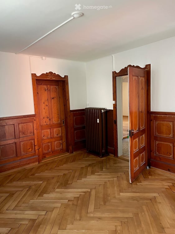 Charmante 4.5-Zimmer-Altbauwohnung mit 2 Balkonen in Altdorf UR 3