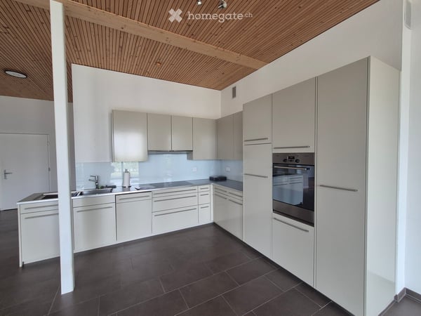 Grosszügige 3.5-Zimmerwohnung im Eigentumsstandard (ca. 110m2) mit Nebenräumen (35 m2) 4