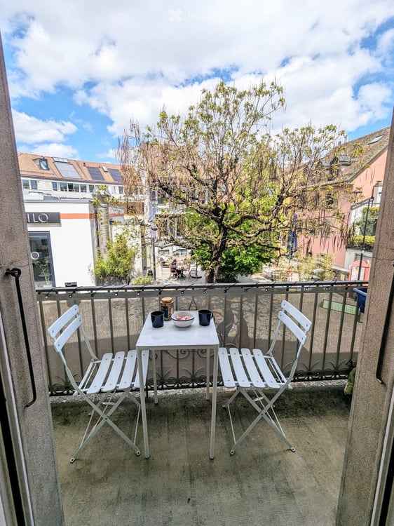 Charming 4-Room Apartment with Balcony in the Heart of Nyon 3