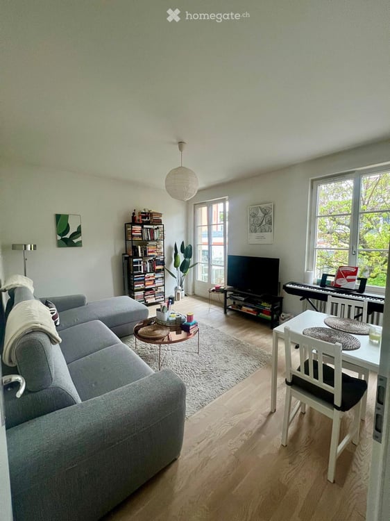 Charming 4-Room Apartment with Balcony in the Heart of Nyon 2