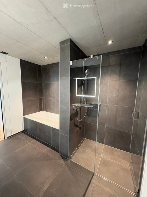 Erstbezug: Moderne 3.5-Zimmer-Neubauwohnung – Parkplatz inklusive & 1. Monatsmiete gratis! 3