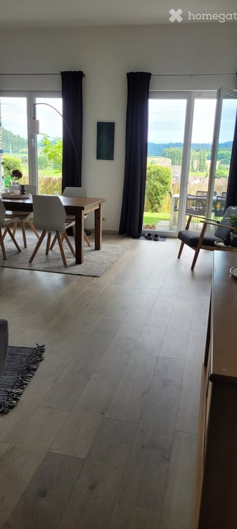 Grosse 2.5-Zimmer-Wohnung mit eigenem Garten, Fernsicht und zusätzlichem Nutzzimmer 3