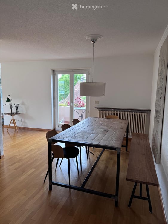 Gemütliche 3.5-Zimmer-Wohnung mit Balkon in Seebach, Zürich 4