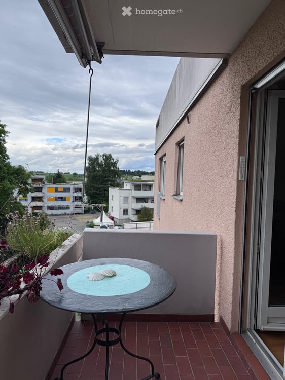 Gemütliche 3.5-Zimmer-Wohnung mit Balkon in Seebach, Zürich 14