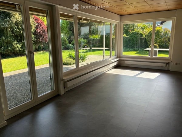 Exklusives 7.5-Zimmer-Haus mit grosser Gartenanlage und Doppelgarage 3