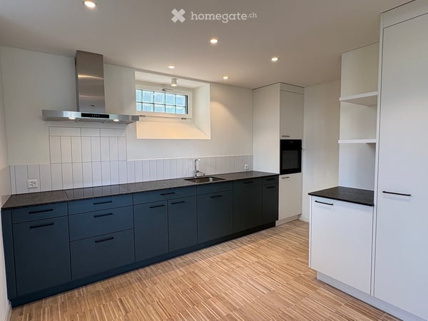 Frisch renovierte 2.5-Zimmerwohnung mit eigener Terrasse & Gartensitzplatz 6