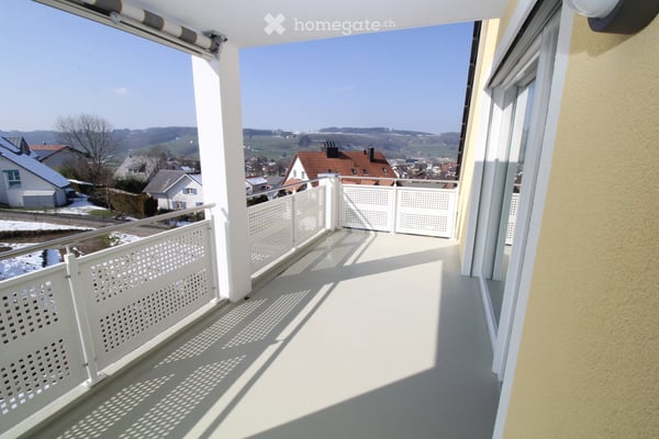 Helle, moderne 4 ½ Zimmer Dachwohnung mit Balkon an ruhiger Lage mit Aussicht 12