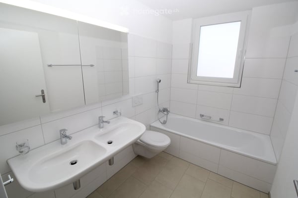 Helle, moderne 4 ½ Zimmer Dachwohnung mit Balkon an ruhiger Lage mit Aussicht 11