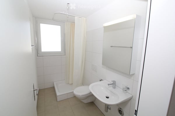 Helle, moderne 4 ½ Zimmer Dachwohnung mit Balkon an ruhiger Lage mit Aussicht 10