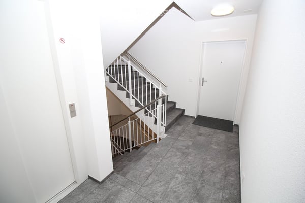 Helle, moderne 4 ½ Zimmer Dachwohnung mit Balkon an ruhiger Lage mit Aussicht 13