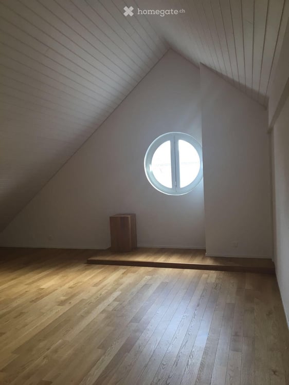 Helle, moderne 4 ½ Zimmer Dachwohnung mit Balkon an ruhiger Lage mit Aussicht 4