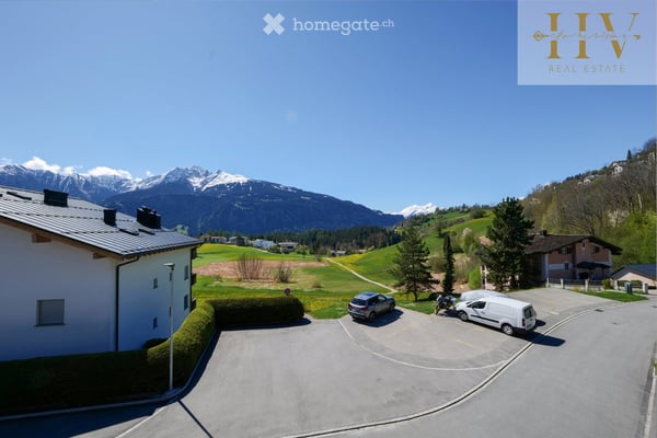 Sonnige 2.5-Zimmerwohnung in Laax mit unverbaubarer Bergsicht & XXL-Balkon 3