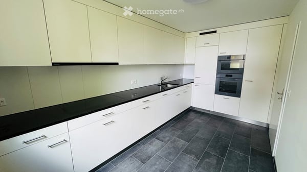 Helle 4-Zimmer-Wohnung mit Balkon in Meilen – ab sofort verfügbar 2