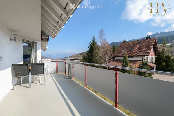 Sehr sonnige Familien-Wohnung mit gedecktem Balkon in Wildhaus 1