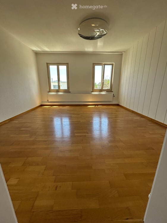 Helle 5.5-Zimmer-Wohnung im 2. OG in Niederglatt 3