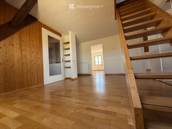 Helle 5.5-Zimmer-Wohnung im 2. OG in Niederglatt 2