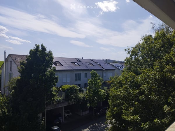 Helle 3.5-Zimmer-Wohnung mit Balkon und schöner Aussicht 2