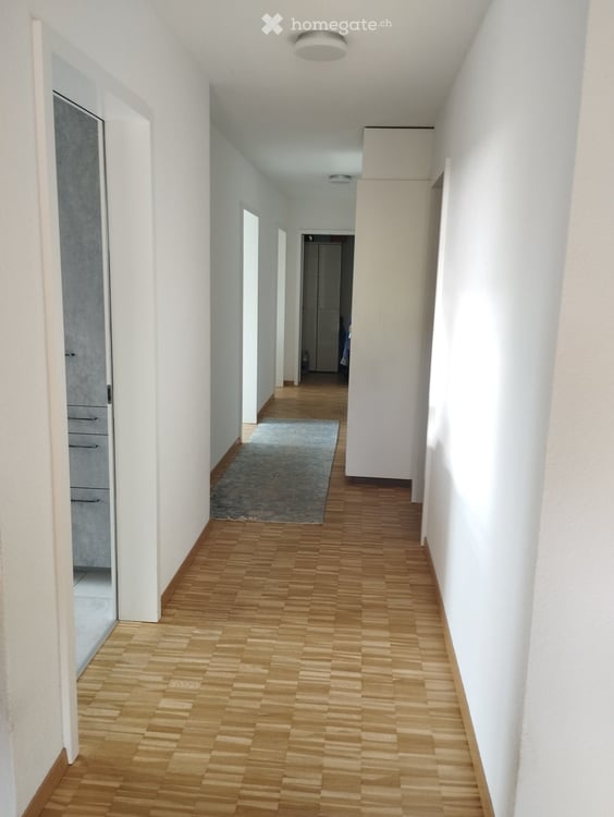 Helle 3.5-Zimmer-Wohnung mit Balkon und schöner Aussicht 6