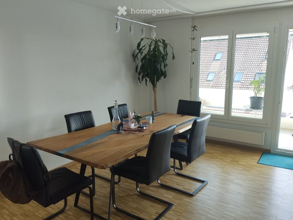 Helle 3.5-Zimmer-Wohnung mit Balkon und schöner Aussicht 4