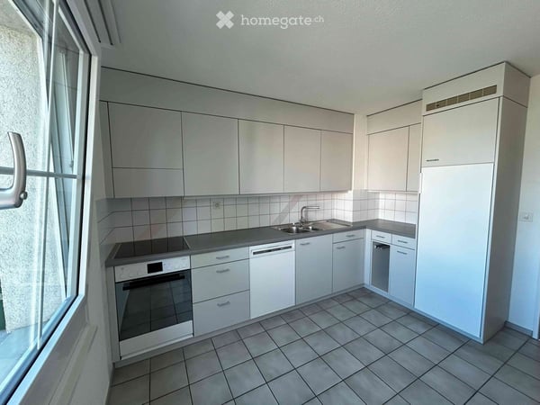 Wohnen mit Charme: Grosszügige 3.5-Zimmer-Wohnung (ca. 90 m2) mit Kamin und verglastem Balkon 4