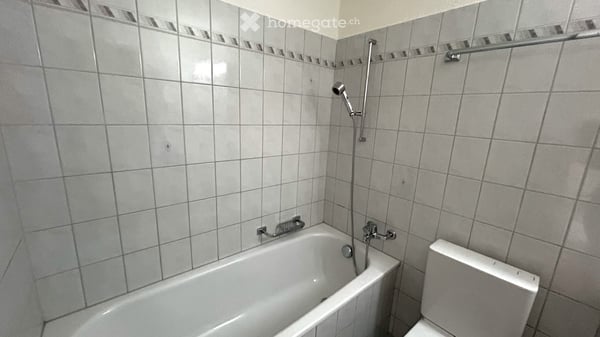 Wohnen mit Charme: Grosszügige 3.5-Zimmer-Wohnung (ca. 90 m2) mit Kamin und verglastem Balkon 8