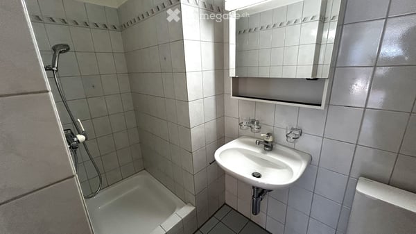 Wohnen mit Charme: Grosszügige 3.5-Zimmer-Wohnung (ca. 90 m2) mit Kamin und verglastem Balkon 7