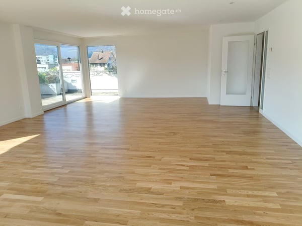Grosszügige 4.5-Zimmer-Attika-Wohnung mit Terrasse und schöner Aussicht in Aesch BL 2