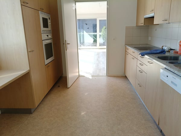 Grosszügige 4.5-Zimmer-Attika-Wohnung mit Terrasse und schöner Aussicht in Aesch BL 4