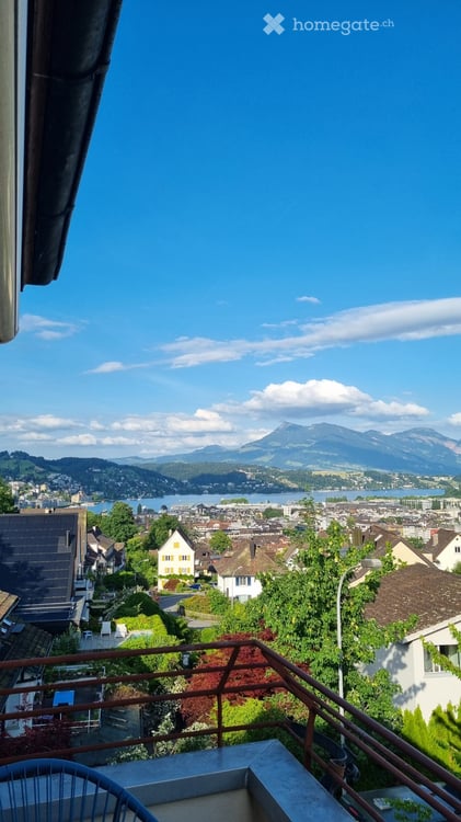 Charmante 3-Zimmer-Dachwohnung mit herrlicher Aussicht in Luzern 1