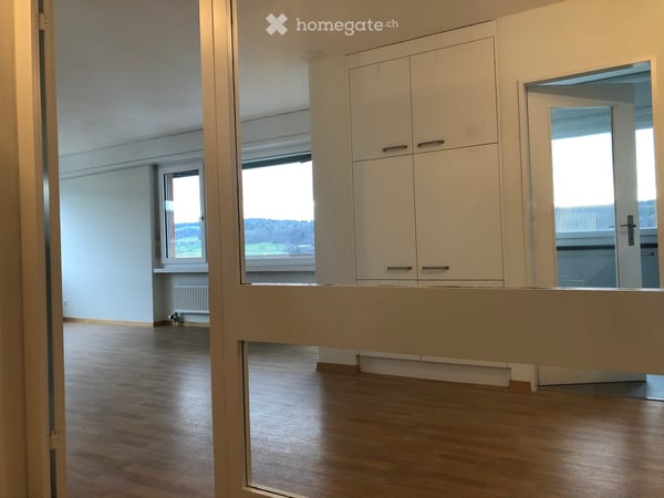 Tauschwohnung - Helle 2.5-Zimmer-Wohnung im 11. OG mit Balkon und toller Aussicht in Schlieren 6