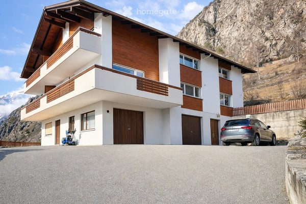 Zu verkaufen eine 6½ Zimmer Duplex Haushälfte mit schöner Bergsicht 2