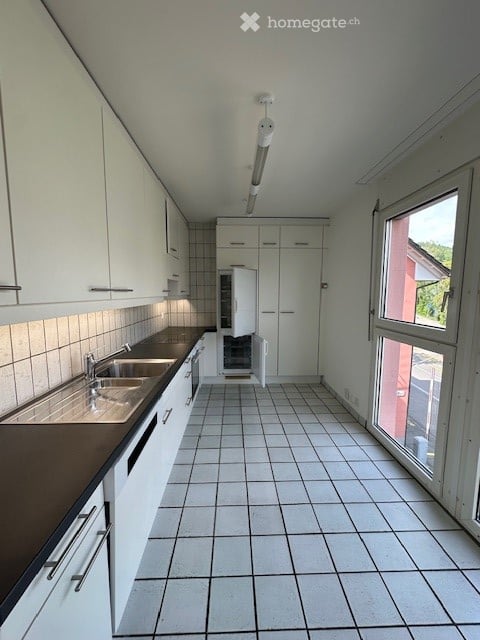 Attraktive 3.5 Zimmer-Wohnung mit zwei Balkonen und Garagen in Zürich Triemli 5
