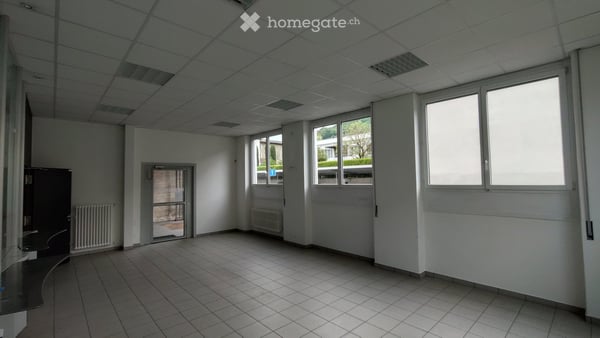 Ufficio e/o shop nel centro di Arzo (ex-Posta) 2