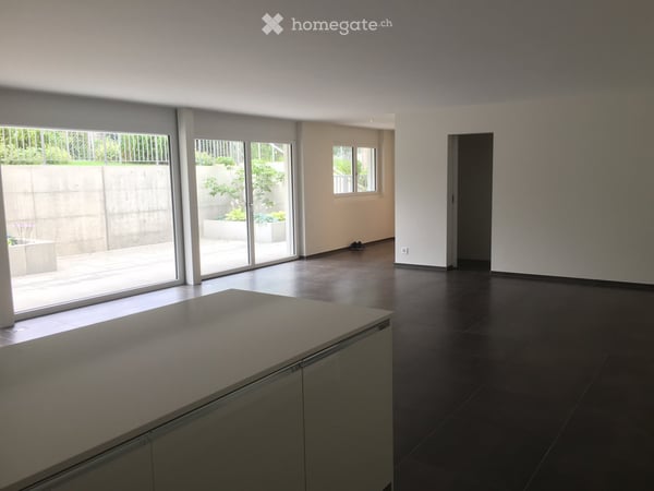 Moderne 2 ½ Zimmerwohnung mit hohem Ausbaustandard und grosszügigem Sitzplatz 3