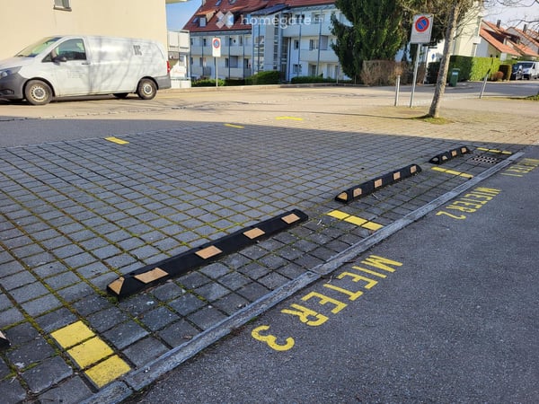 Aussen-Parkplatz 2