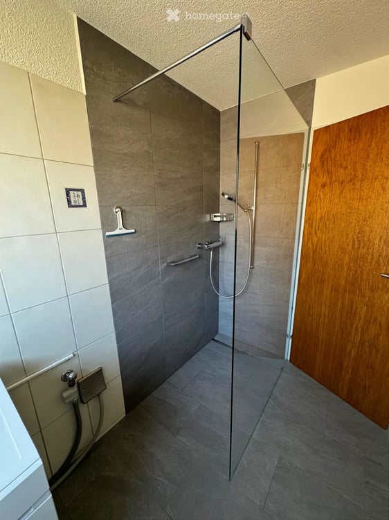Ausserordentliche Gelegenheit: Helle 5-Zimmer-Wohnung mit Balkon und Bergblick in Merlischachen 12