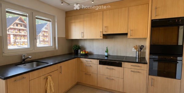 Ausserordentliche Gelegenheit: Helle 5-Zimmer-Wohnung mit Balkon und Bergblick in Merlischachen 10