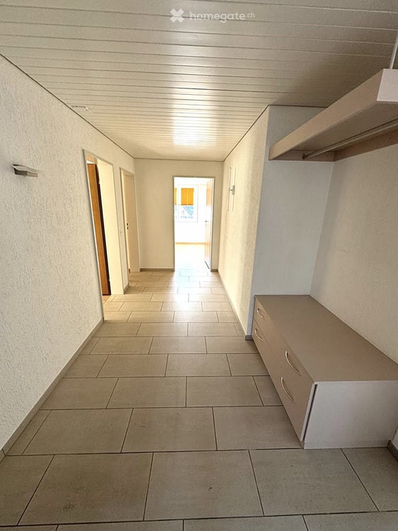 Ausserordentliche Gelegenheit: Helle 5-Zimmer-Wohnung mit Balkon und Bergblick in Merlischachen 3
