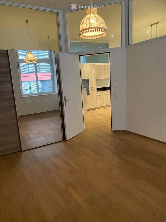 Charmante 3.5-Zimmer-Loft-Wohnung in historischem Altbau an der Baarerstrasse 7